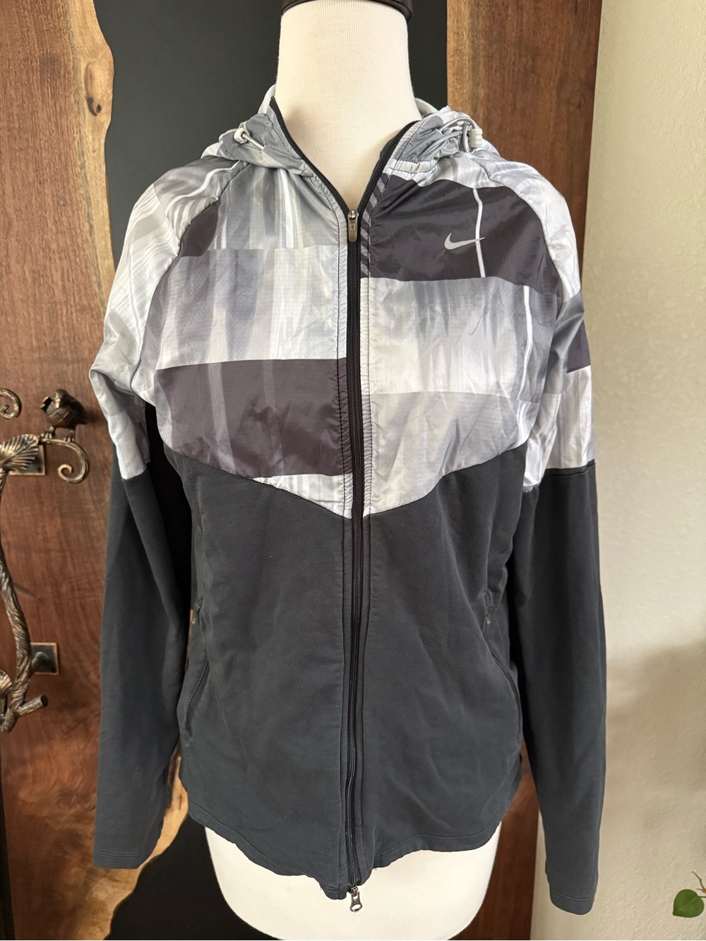 Nike Black & Gray Hooded Zip-Up Performance Reflective Running Jacket